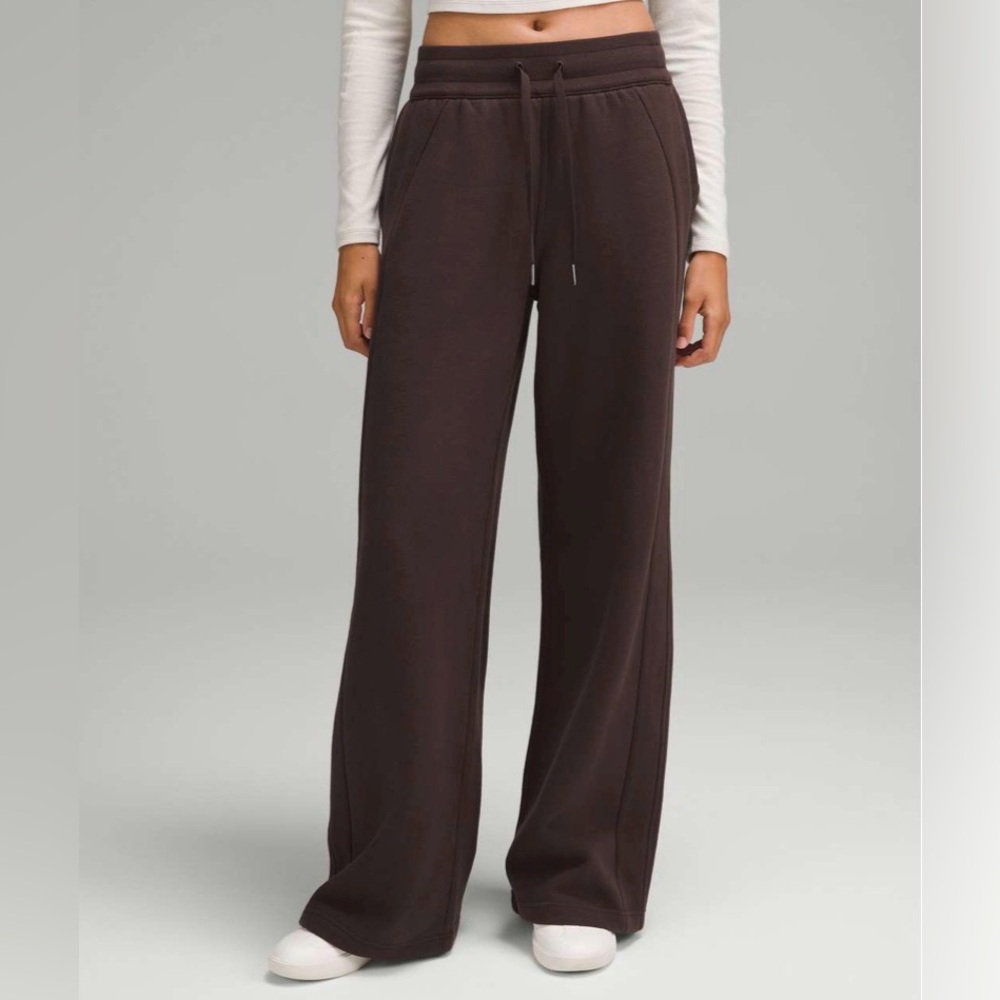 Lululemon Scuba Mid-Rise Wide-Leg
Pant *Regular, size 6, BLACK